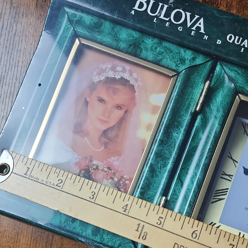 BULOVA‎ | New In Box Emerald and Gold Dual Frame Quartz Clock And Photo Holder